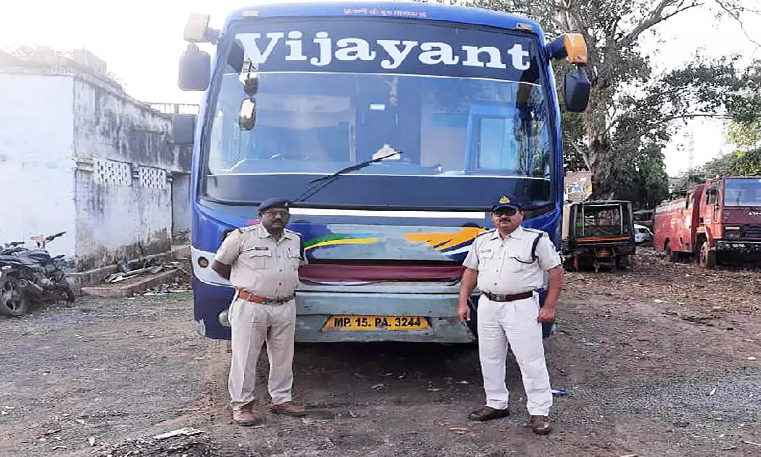 रीवा में टल्ली होकर चालक यात्रियों को ले जाने वाला था नागपुर, मंसूबे पर फिरा पानी, पुलिस ने बस किया जब्त