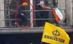 लंदन में भारतीय उच्च आयोग से तिरंगा हटाकर खालिस्तानी झंडा लगाने वाला पकड़ा गया! लंदन में भारतीय उच्च आयोग से तिरंगा हटाकर खालिस्तानी झंडा लगाने वाला पकड़ा गया!