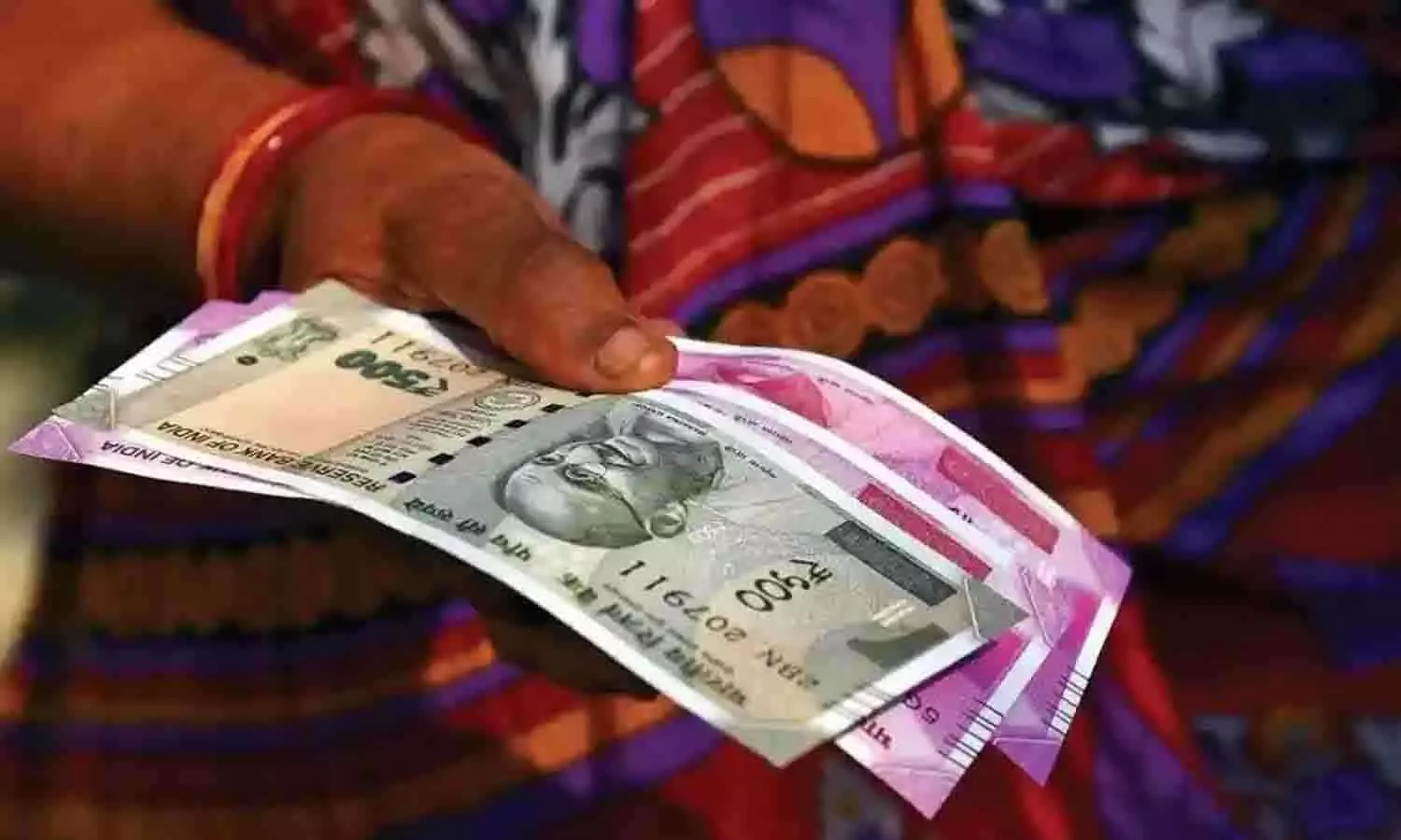 राज्य सरकार का बड़ा ऐलान, महिलाओ को हर महीने 1000 रूपए देने का ऐलान, 7 हजार करोड़ का बजट जारी, ऐसे मिलेगा लाभ