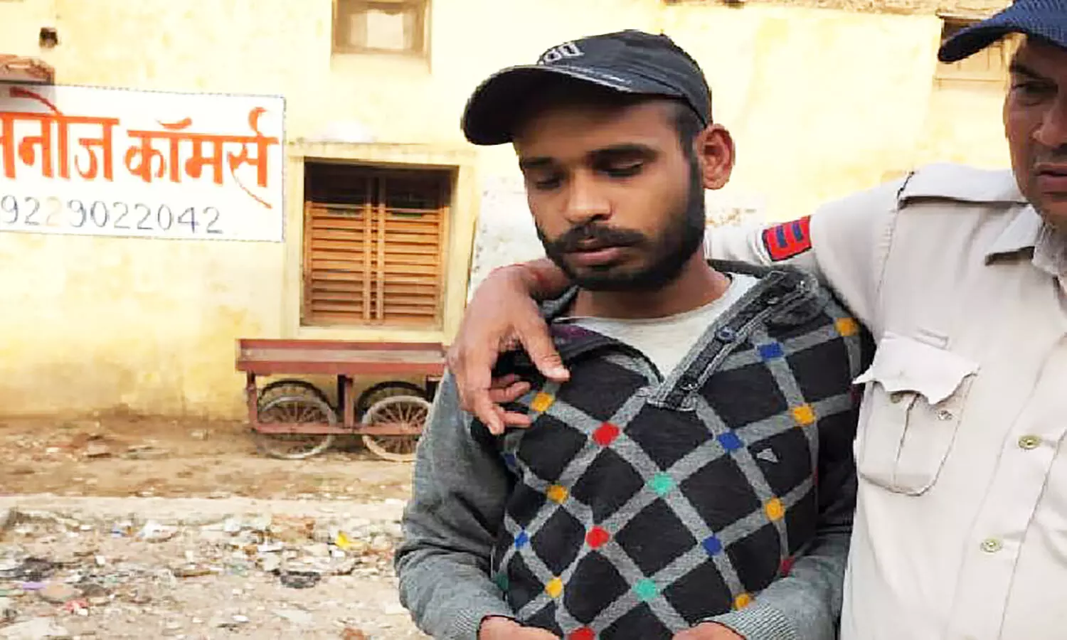 रीवा में कार का कांच तोड़कर ₹200000 से भरा बैग कर दिया था पार, चंद घंटों में पुलिस ने चोर को किया गिरफ्तार