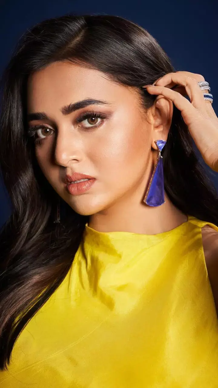 Tejasswi Prakash ने पार की बोल्डनेस की सारी हदें,  देखें हॉट पिक्स
