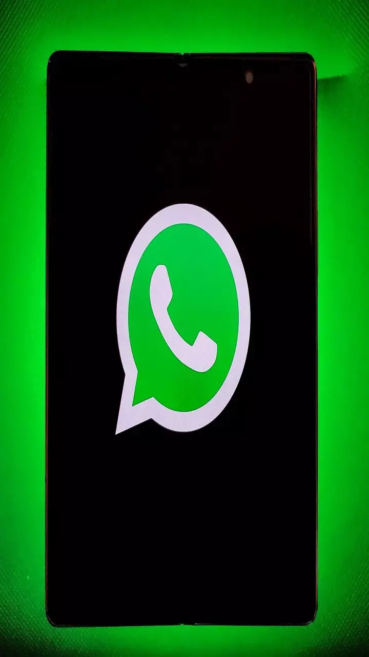 Whatsapp चलाते वक्त डेस्कटॉप पर ऐसे हाइड करें अपने चैट्स
