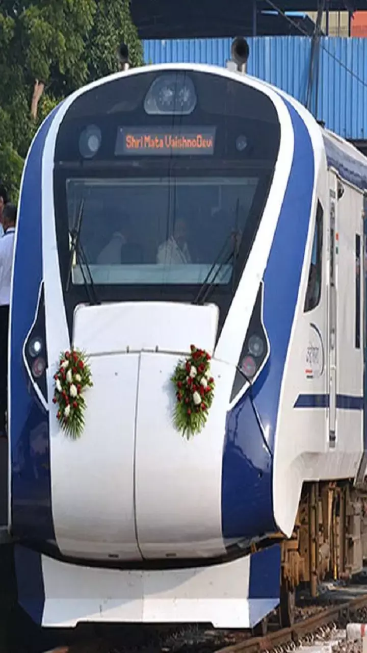 ट्रेन के सफर में भूलकर भी न करें ये काम, देखें  यहां