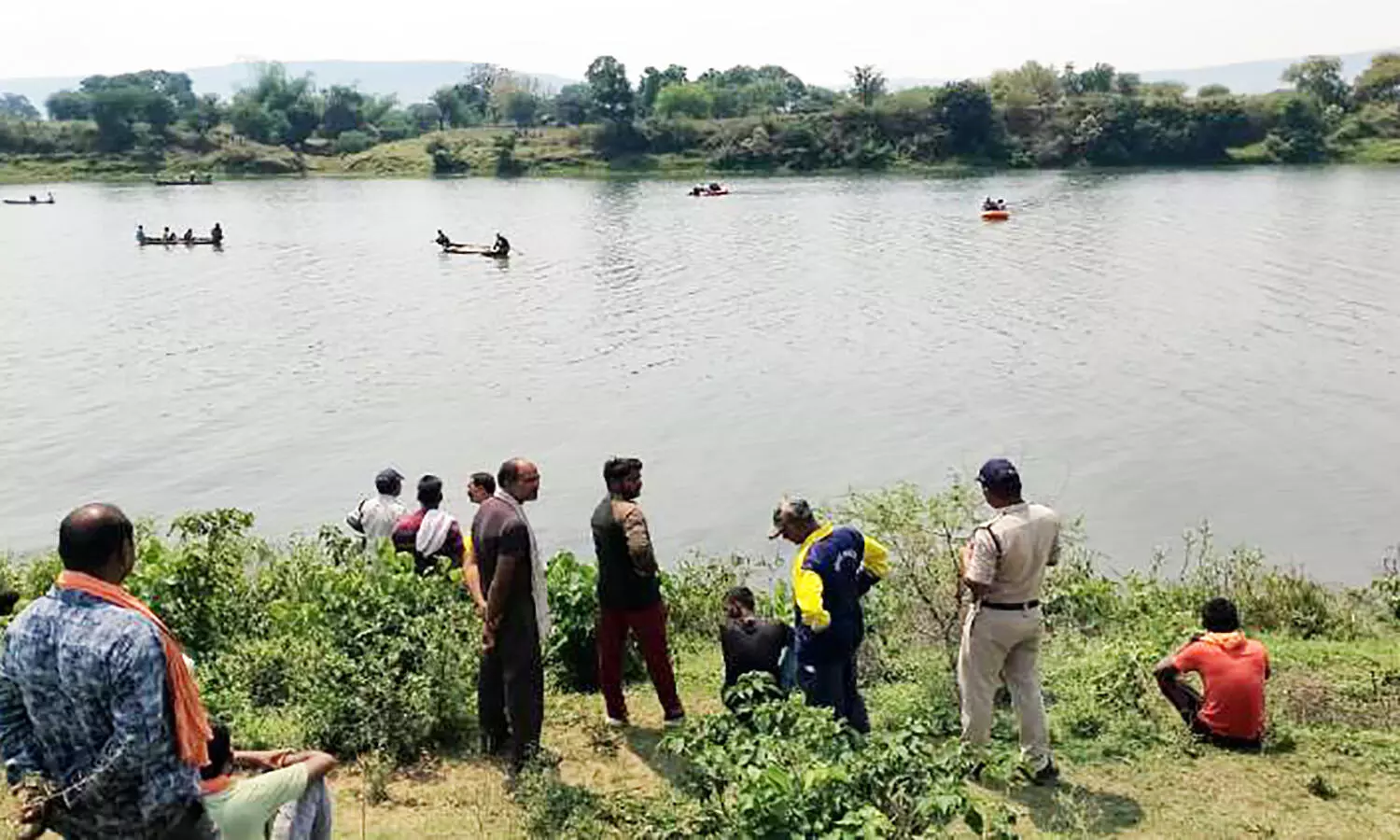 रीवा के टमस नदी में हुआ हादसाः पार्टी मनाने गए चार युवक डूबे, तैरकर 3 निकल आए बाहर, एक अभी भी लापता