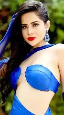 Urfi Javed ने अतरंगी स्टाइल में दिए ऐसे पोज जिसे देख थम गईं फैंस के दिल की धड़कनें