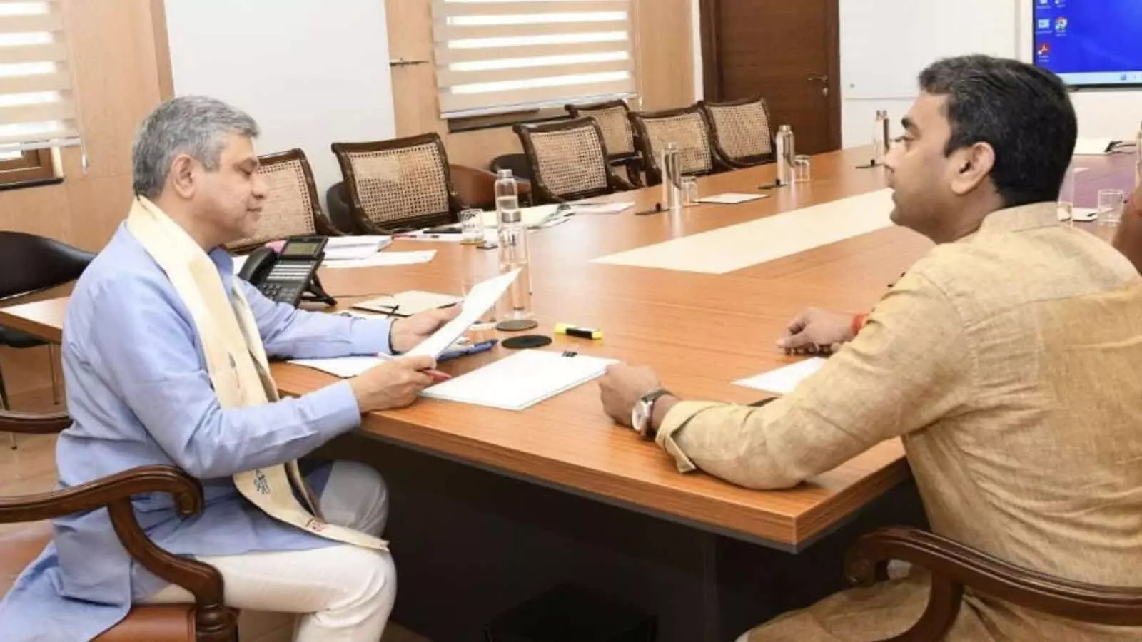 रीवा से भोपाल वंदे भारत एक्सप्रेस चलाने की मांग, रेल मंत्री से मिले गौरव तिवारी