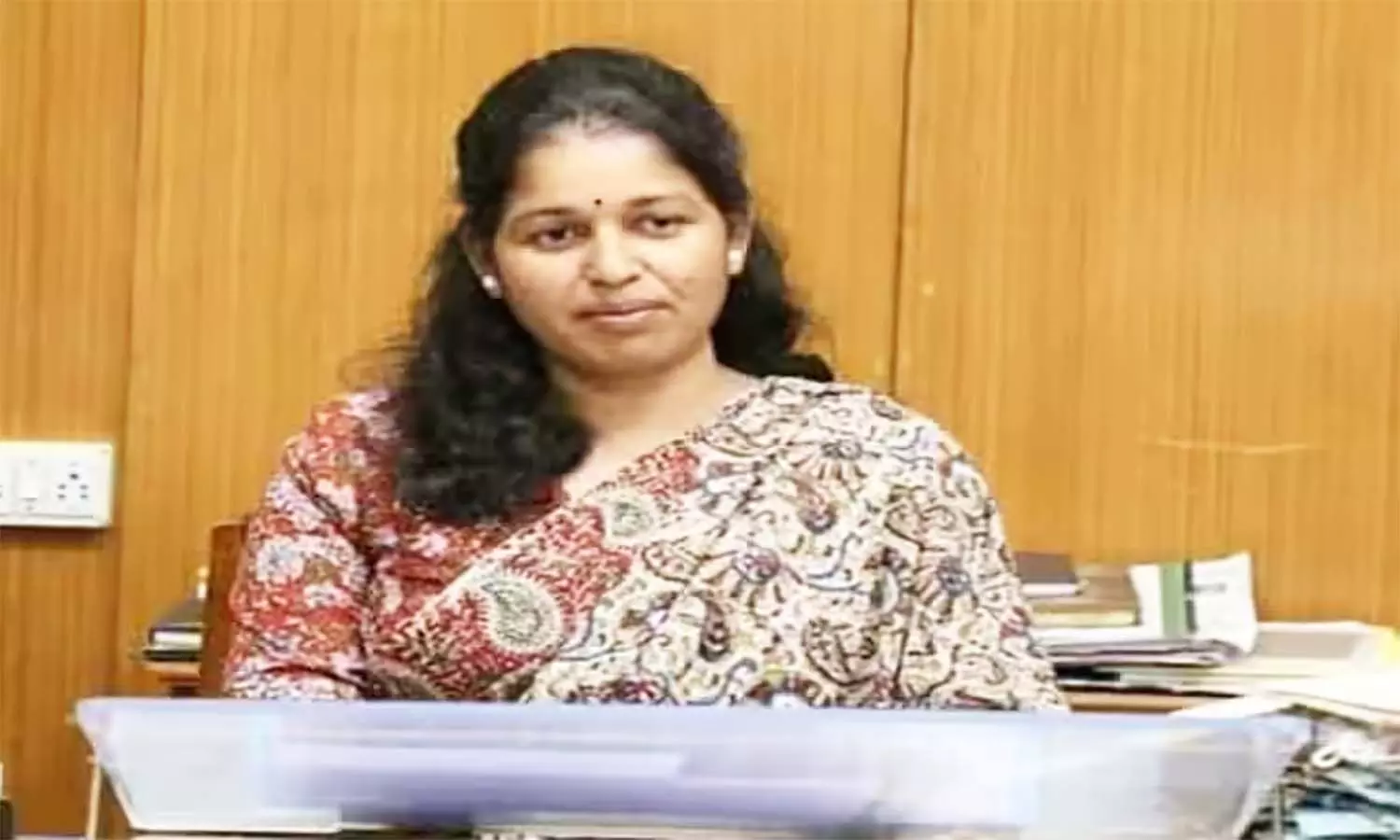 रीवा की नवागत कलेक्टर प्रतिभा पाल ने संभाला पदभार, अधिकारियों से की सौजन्य मुलाकात रीवा की नवागत कलेक्टर प्रतिभा पाल ने संभाला पदभार, अधिकारियों से की सौजन्य मुलाकात