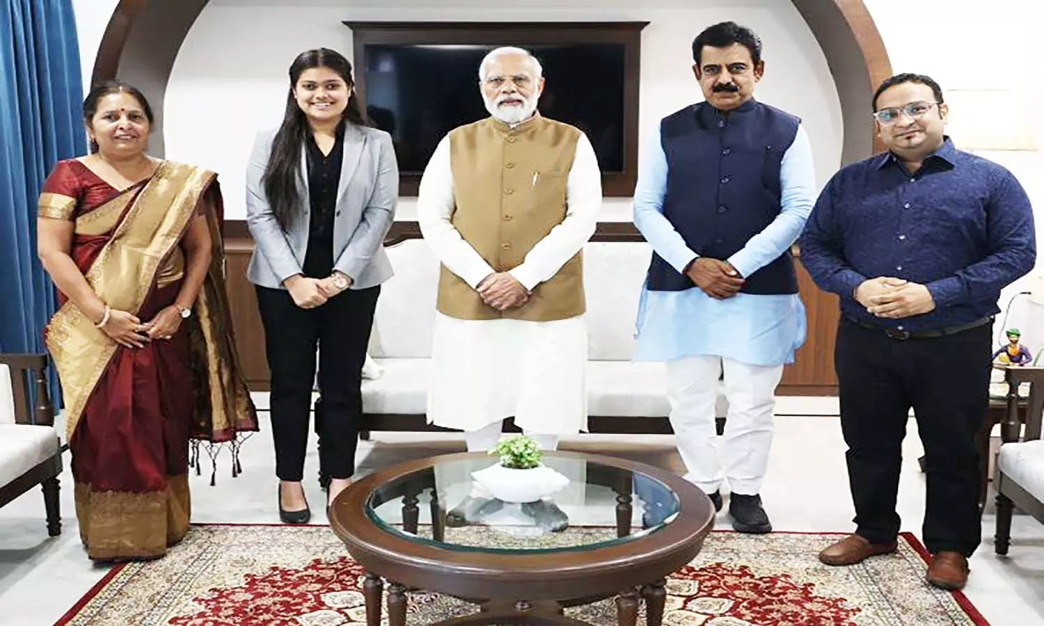 एमपी की होनहार बेटी तनिष्का को मिला प्रधानमंत्री नरेन्द्र मोदी से मुलाकात का अवसर, पीएम ने बढ़ाया हौसला