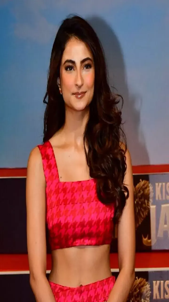 Palak Tiwari दिखीं  हद से ज्यादा खूबसूरत, लुक देख दीवाने हुए फैंस