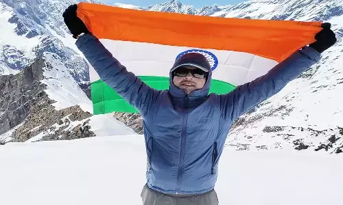 एमपी किसान के बेटे ने 4200 मीटर ऊंची पातालसु चोटी पर फहराया तिरंगा, बने पर्वतरोही