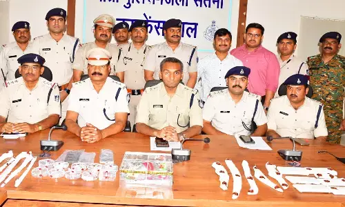 सतना में सक्रिय ठग गिरोह पकड़ाया, बैंक में रकम जमा करने वालों को झांसे में लेकर पकड़ा देते थे कागज के बंडल