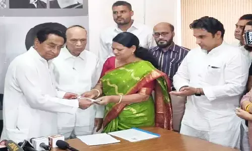 रीवा जिले के मनगवां की पूर्व विधायक शीला त्यागी ने बसपा छोड़ थामा कांग्रेस का हाथ, पूर्व सीएम कमलनाथ के हाथों ली सदस्यता रीवा जिले के मनगवां की पूर्व विधायक शीला त्यागी ने बसपा छोड़ थामा कांग्रेस का हाथ, पूर्व सीएम कमलनाथ के हाथों ली सदस्यता