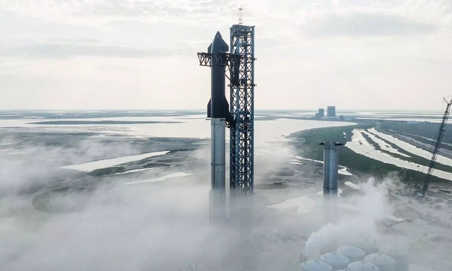 दुनिया का सबसे बड़ा रॉकेट लॉन्च! सफल हुआ तो Elon Musk मंगल ग्रह में इंसानी दुनिया बसा देंगे