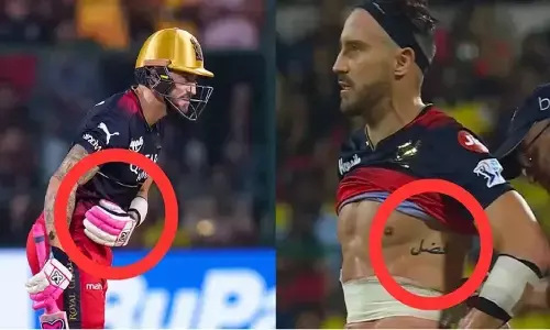 Faf du plessis Tattoo Meaning: फाफ डु प्लेसी के टैटू का क्या मतलब है, पेट में पट्टा क्यों बंधा है?