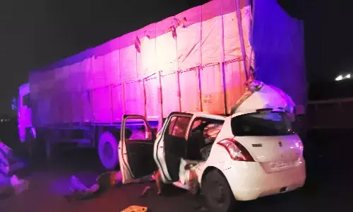 एमपी के धार में भीषण सड़क हादसा, ट्राले में घुस गई कार, पार्षद सहित तीन की मौत