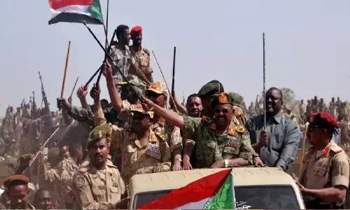 सूडान में क्या हो रहा: सेना और पैरामिलिट्री आपस में जंग लड़ रहे, इस माहौल में 31 भारतीय फंसे हुए हैं सूडान में क्या हो रहा: सेना और पैरामिलिट्री आपस में जंग लड़ रहे, इस माहौल में 31 भारतीय फंसे हुए हैं