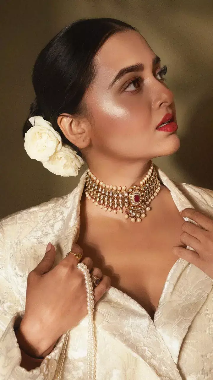 Tejasswi Prakash पार्टी लुक हैं बेहद खास, देखें Pics