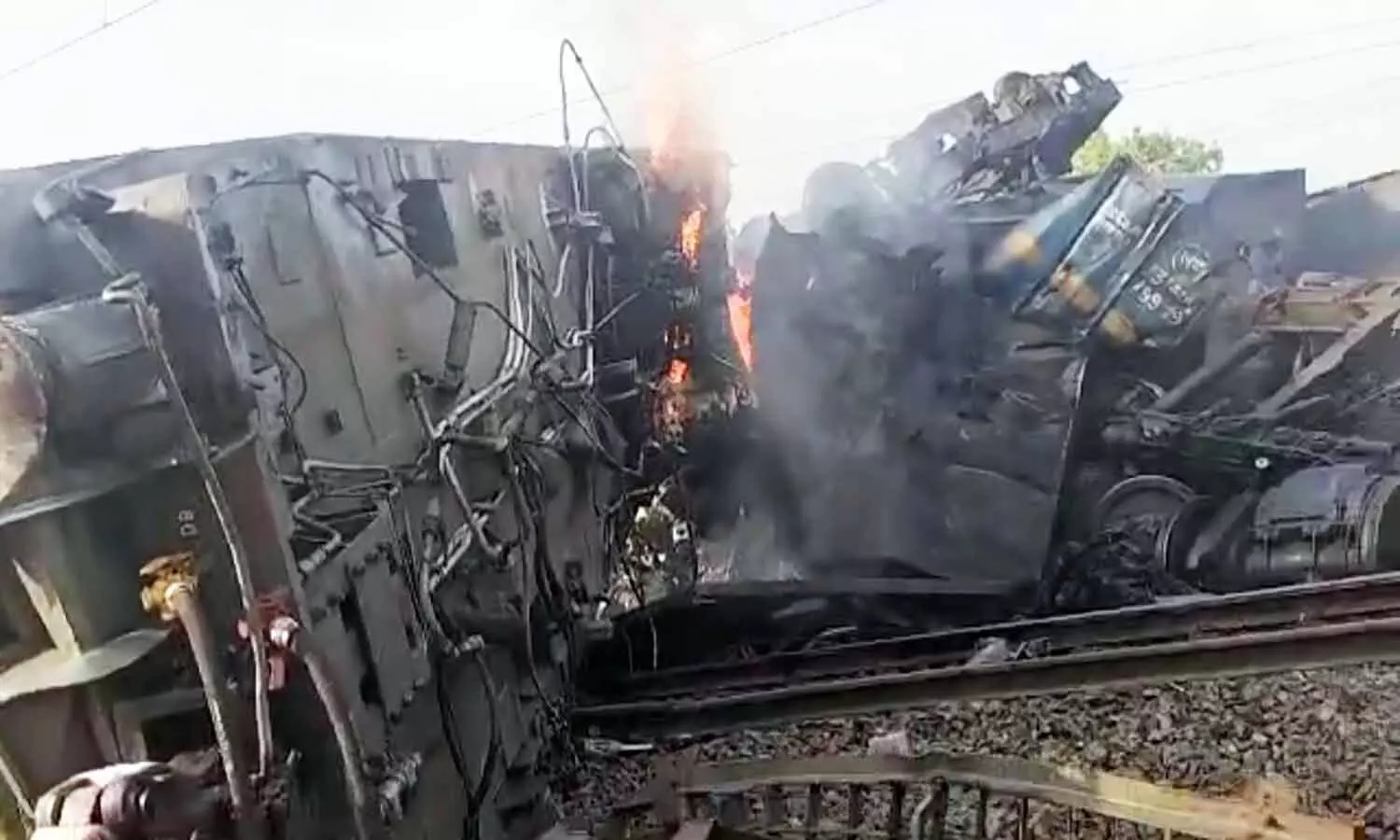 शहडोल के सिंहपुर रेलवे स्टेशन में बड़ा हादसाः आपस में भिड़ीं दो मालगाड़ियां, दो की मौत, चार लोको पायलट गंभीर