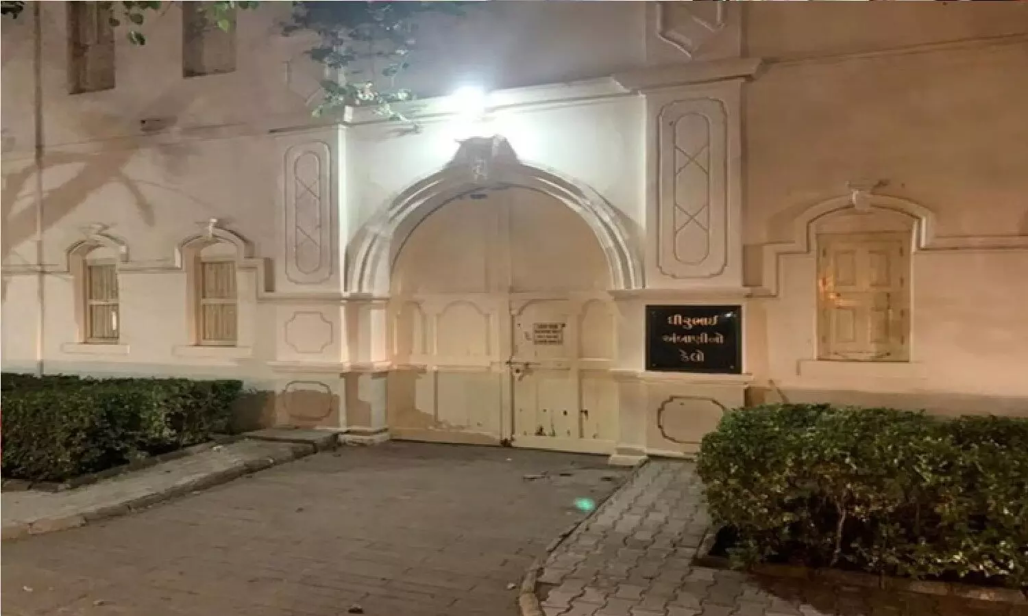 मुकेश अंबानी का पुश्तैनी माकन: 100 साल से ज़्यादा पुराना, मां कोकिला बेन को एंटीलिया से बेहतर यहीं रहना पसंद है