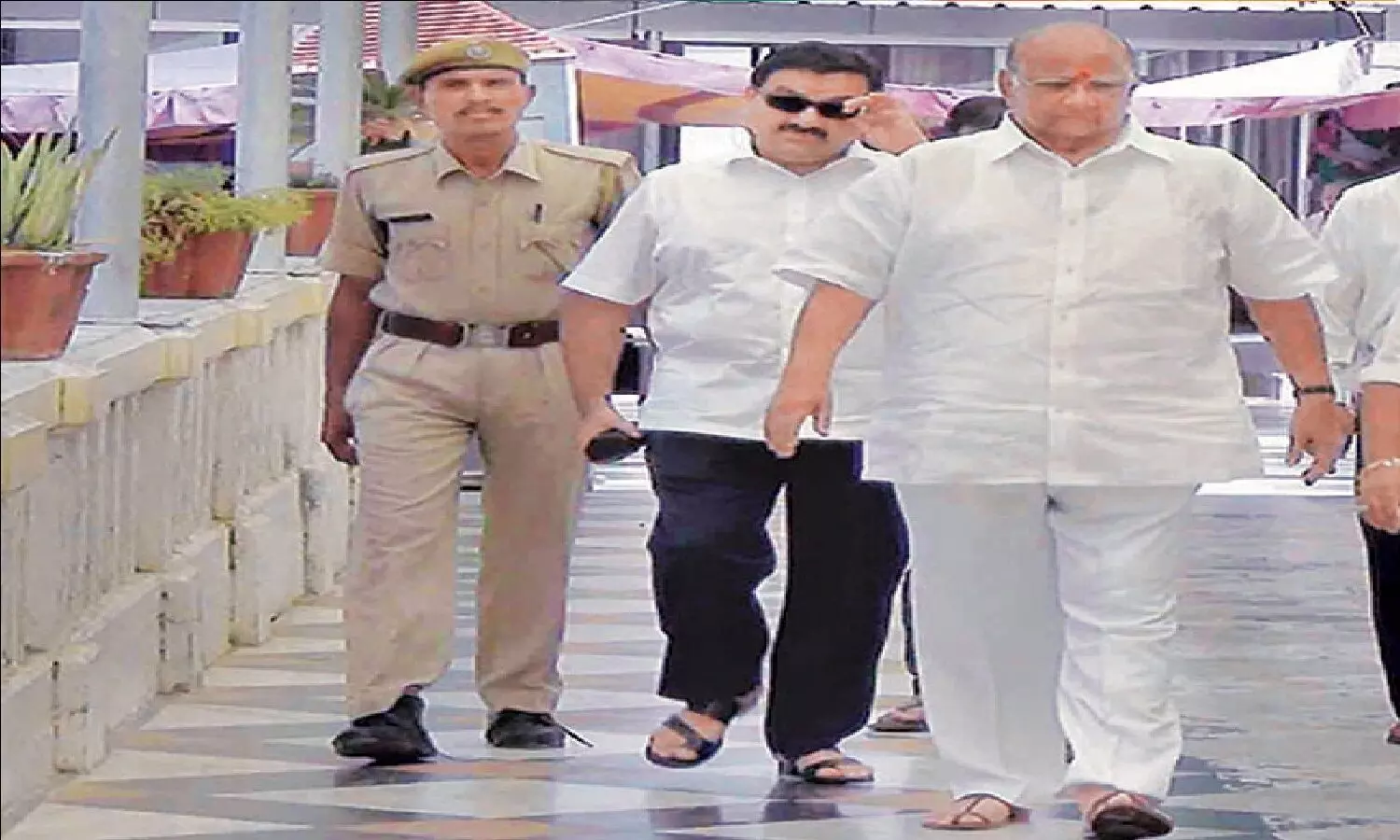 NCP प्रमुख शरद पवार से मिले गौतम अडानी! दोनों के बीच क्या बातें हुई? NCP प्रमुख शरद पवार से मिले गौतम अडानी! दोनों के बीच क्या बातें हुई?