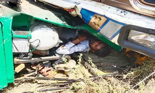 एमपी में ट्रक ने सवारियों से भरे आटो को टक्कर मारने के बाद 50 मीटर तक घसीटा, तीन लोगों की मौत, तीन की हालत गंभीर