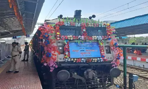 रेलवे ने एमपी के विंध्य-महाकौशल-गोंडवाना को किया एक सूत्र में, 8 साल बाद पटरी पर लौटी छिंदवाड़ा-नैनपुर एक्सप्रेस, रीवा-इतवारी की मिली सौगात! रेलवे ने एमपी के विंध्य-महाकौशल-गोंडवाना को किया एक सूत्र में, 8 साल बाद पटरी पर लौटी छिंदवाड़ा-नैनपुर एक्सप्रेस, रीवा-इतवारी की मिली सौगात!