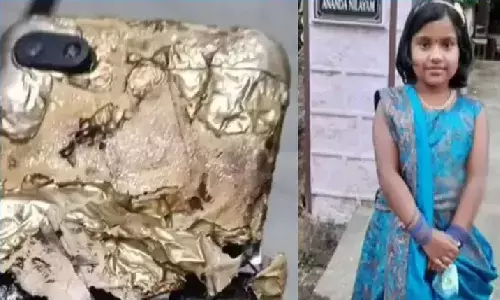 मोबाइल ब्लास्ट से 8 साल की बच्ची की मौत! पूरा चेहरा जल गया था मोबाइल ब्लास्ट से 8 साल की बच्ची की मौत! पूरा चेहरा जल गया था