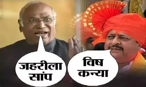 बीजेपी विधायक ने सोनिया गांधी को कहा विषकन्या! एक दिन खरगे ने पीएम मोदी को जहरीला सांप कहा था