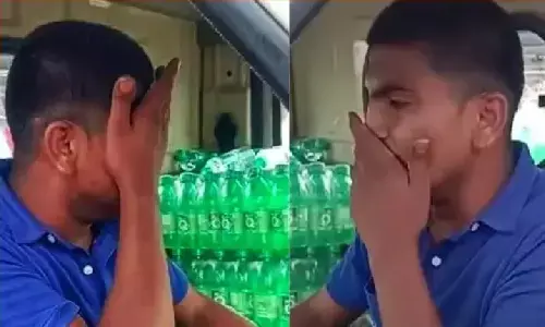 अमित शाह की रैली में शामिल लोगों ने ट्रक में भरी कोल्ड ड्रिंक लूट ली, ट्रक ड्राइवर का रोते हुए वीडियो वायरल हुआ