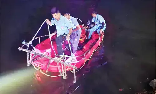 एमपी में तेज रफ्तार कार तालाब में गिरी, चालक की मौत, एक युवक लापता