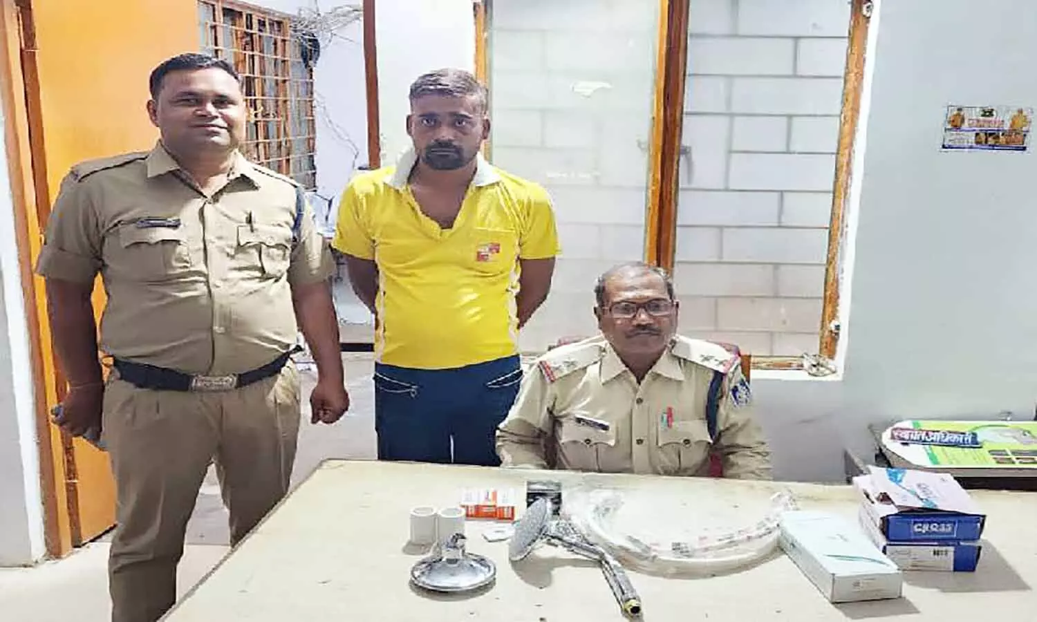 रीवा में अलग-अलग चोरी की घटना को अंजाम देने वाले तीन आरोपियों को पुलिस ने किया गिरफ्तार