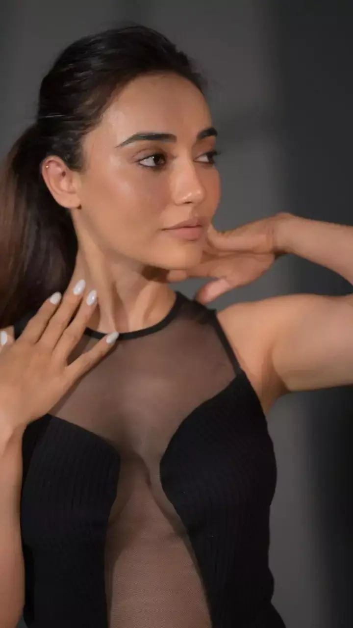 Surbhi Jyoti टीवी की हसीना ने उड़ा दिए होश, देखें Pics