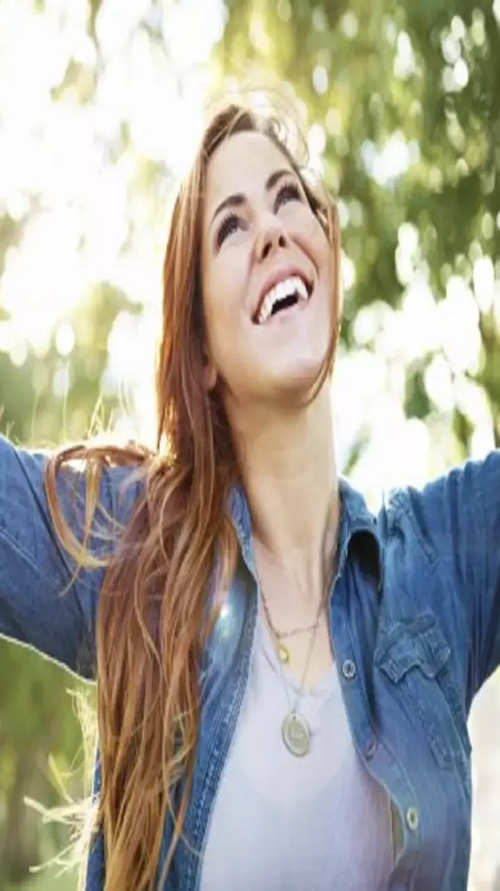 World Laughter Day 2023 : जानिए हंसने के कमाल के फायदे