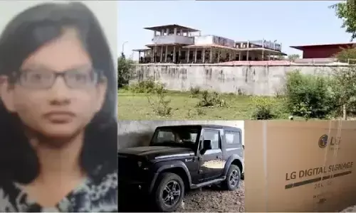 30,000 की सैलरी वाली MPPHC यंत्री के पास करोड़ों का घर, 50 विदेशी कुत्ते, 10 गाड़ियां, 30 लाख का TV, 70 गाय और भी बहुत कुछ मिला