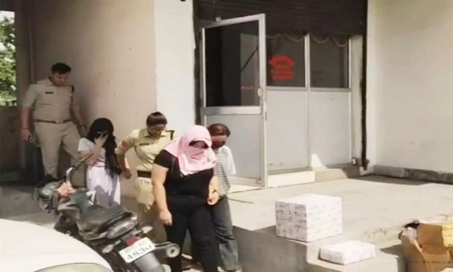 एमपी के सिंगरौली में स्पा सेंटर की आड़ में चल रहा था सेक्स रैकेट, पुलिस ने 13 युवतियों का किया रेस्क्यू