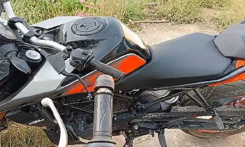 एमपी के रीवा जिला अंतर्गत पूर्वा फाल घूमने आए पर्यटकों से की थी लूट, आरोपी गिरफ्तार, लग्जरी बाइक बरामद एमपी के रीवा जिला अंतर्गत पूर्वा फाल घूमने आए पर्यटकों से की थी लूट, आरोपी गिरफ्तार, लग्जरी बाइक बरामद