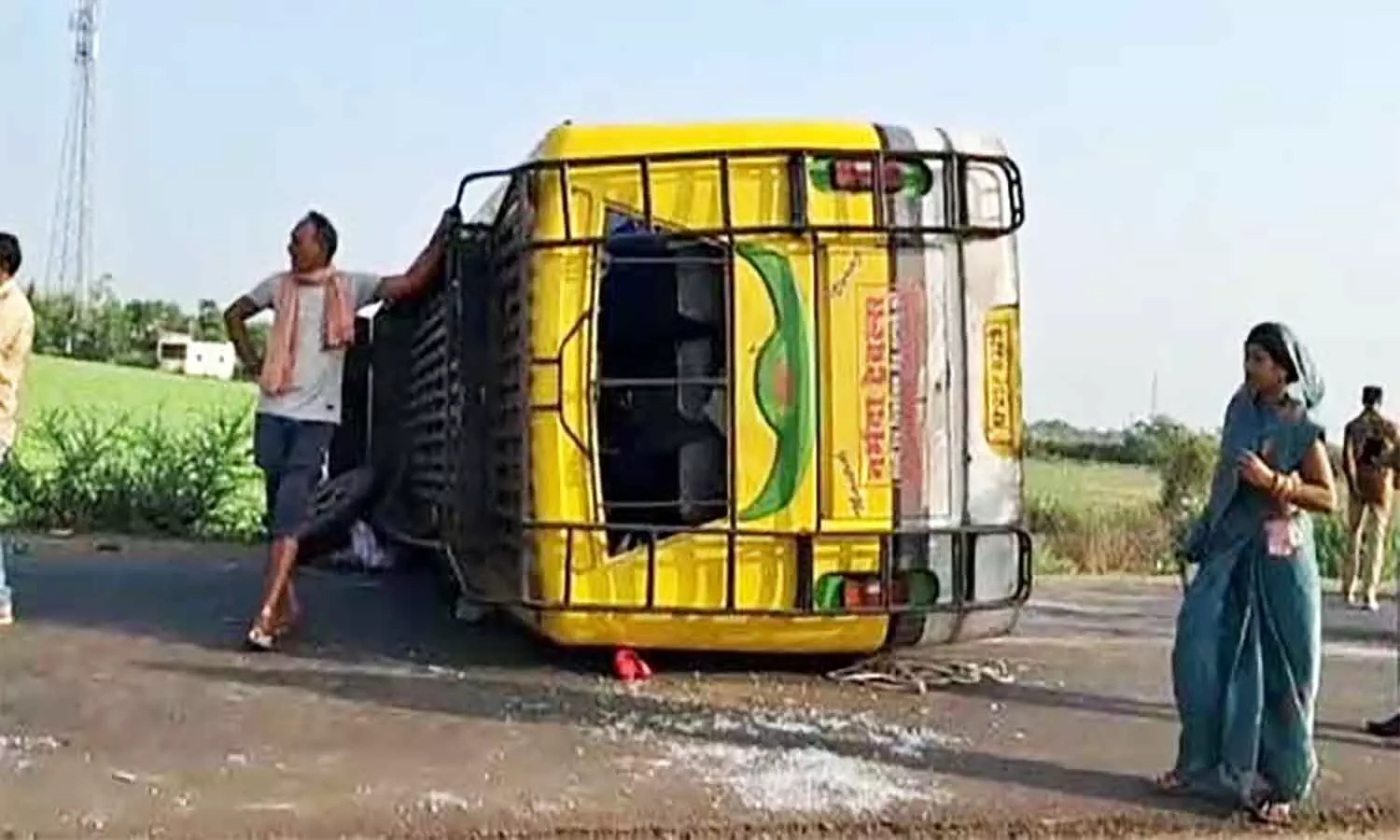 एमपी के नर्मदापुरम में बड़ा हादसाः भोपाल जा रही बस पलटी, 26 यात्री घायल, 6 की हालत गंभीर एमपी के नर्मदापुरम में बड़ा हादसाः भोपाल जा रही बस पलटी, 26 यात्री घायल, 6 की हालत गंभीर