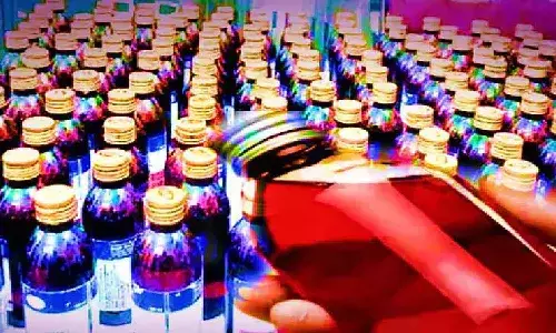 रीवा में 50 हजार कीमत की नशीली कफ सिरप जब्त, पुलिस को देख कार छोड़ भाग निकला आरोपी रीवा में 50 हजार कीमत की नशीली कफ सिरप जब्त, पुलिस को देख कार छोड़ भाग निकला आरोपी