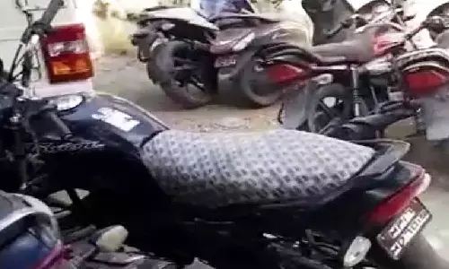 रीवा में पकड़ी गई बाइक चोरों की गैंग, चेचिस व इंजन नंबर मॉडिफाई कर बेच देते थे रीवा में पकड़ी गई बाइक चोरों की गैंग, चेचिस व इंजन नंबर मॉडिफाई कर बेच देते थे