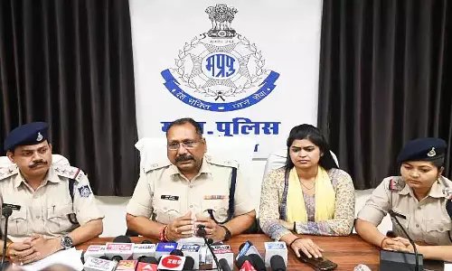 रीवा में कपड़ा व्यापारी की पीट-पीटकर कर दी थी हत्या, तीन आरोपी गिरफ्तार, पुलिस ने यह किया खुलासा रीवा में कपड़ा व्यापारी की पीट-पीटकर कर दी थी हत्या, तीन आरोपी गिरफ्तार, पुलिस ने यह किया खुलासा