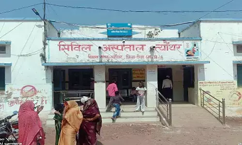 रीवा में हादसाः बाइक सड़क किनारे लगे संकेतक बोर्ड से जा टकराई, युवक की मौत