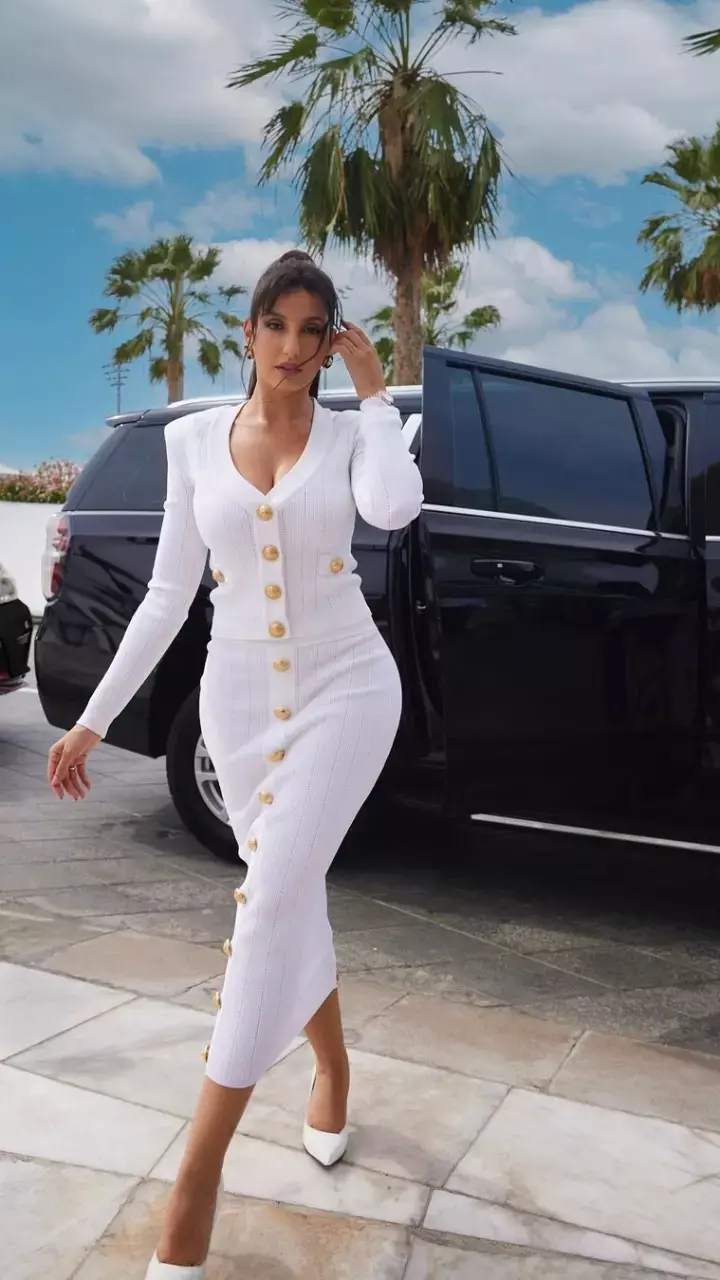 Nora Fatehi ने कैमरे के सामने दिए पोज, देखें तस्वीर