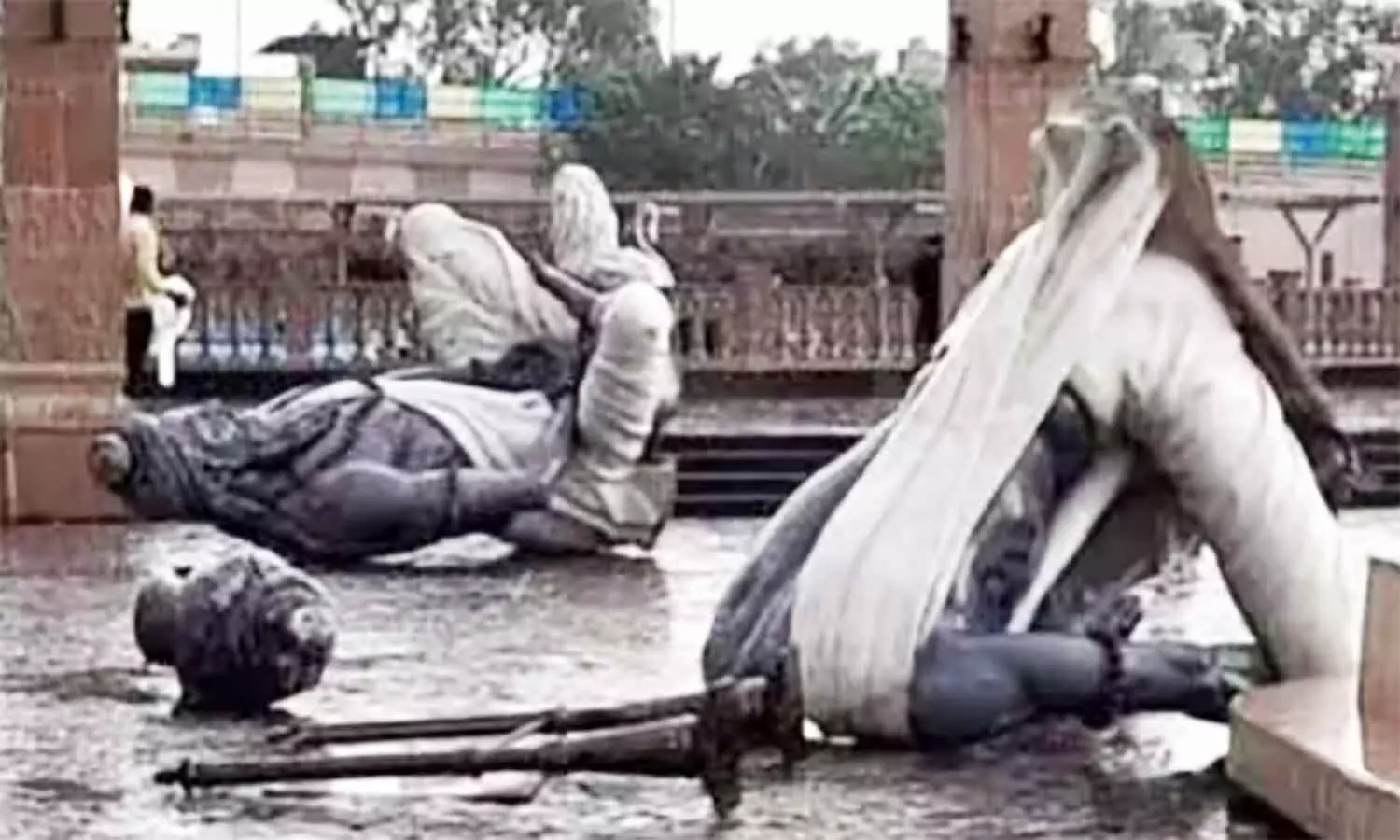 एमपी के उज्जैन में तूफान से महाकाल लोक की टूट गईं 6 मूर्तियां, 2 लोगों की मौत, कई घर जमींदोज
