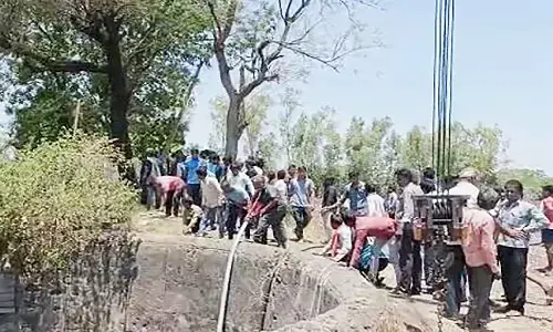 एमपी के नीमच में ट्रैक्टर सहित पानी का टैंकर 130 फीट गहरे कुएं में जा गिरा, रेस्क्यू अभियान प्रारंभ