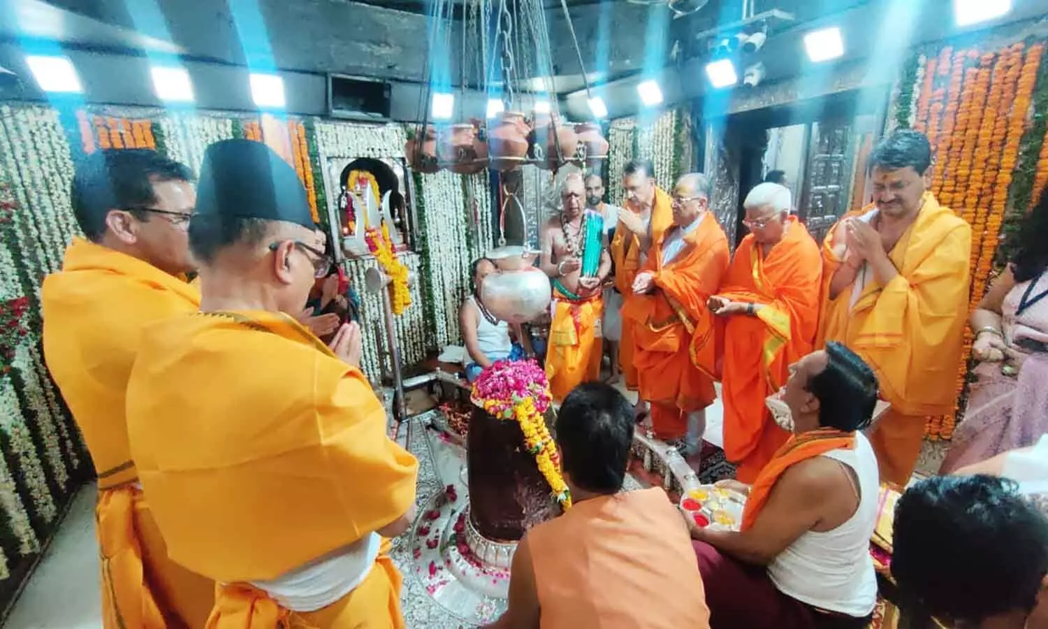 एमपी पहुंचे नेपाल के पीएम प्रचंड, उज्जैन में बाबा महाकाल को अर्पित की रुद्राक्ष की माला एमपी पहुंचे नेपाल के पीएम प्रचंड, उज्जैन में बाबा महाकाल को अर्पित की रुद्राक्ष की माला