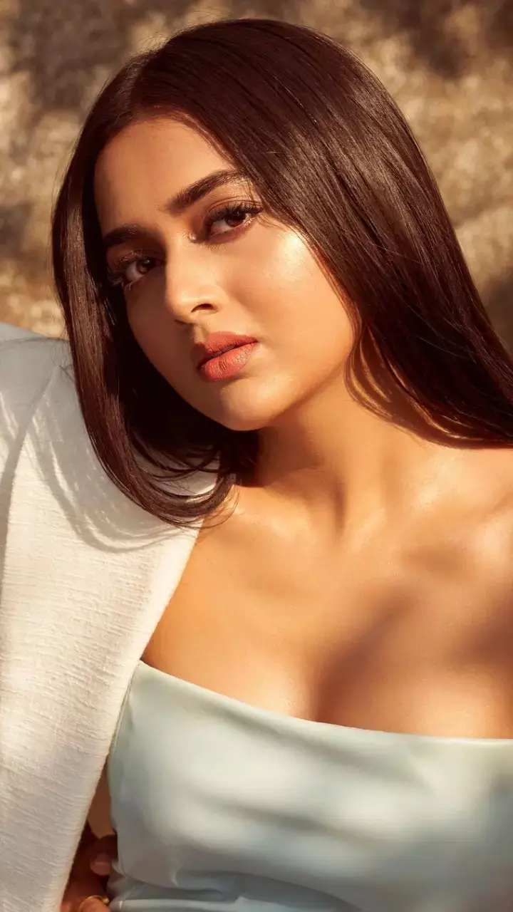 Tejasswi Prakash ने दिए मिलियन डॉलर के पोज, देखें फोटोज