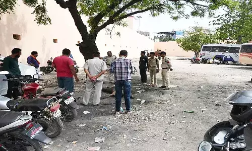 रीवा के ट्रांसपोर्ट नगर में खलासी का शव मिलने से सनसनी, शरीर में मिले गहरे जख्म के निशान