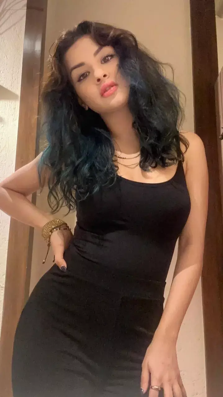 Avneet Kaur ने ब्लैक ड्रेस में बरपाया कहर, देखें तस्वीरें