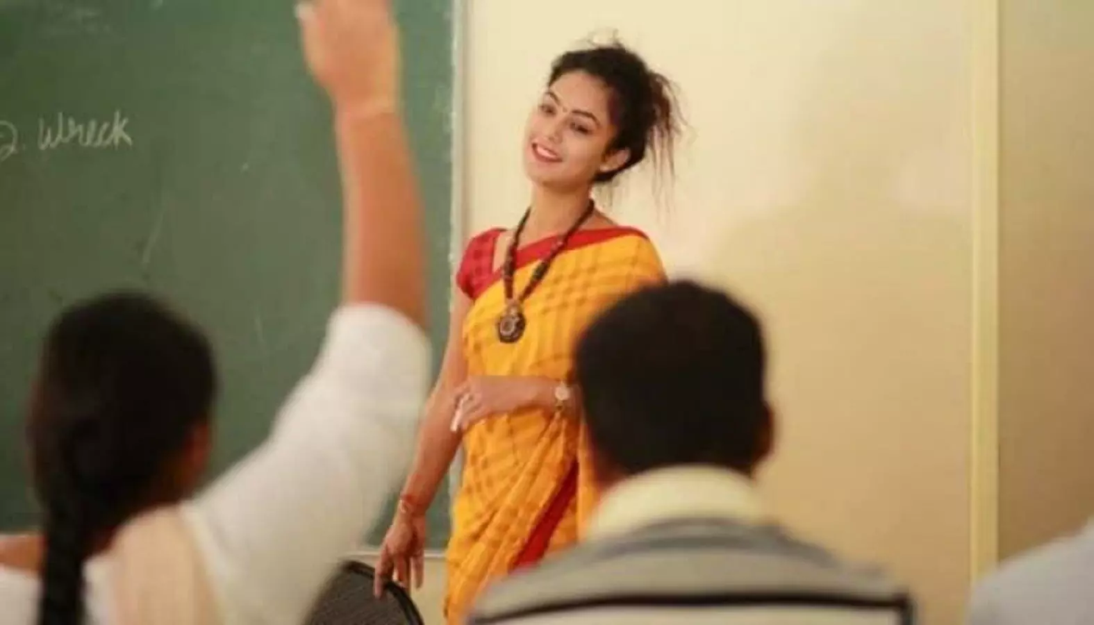 EMRS Recruitment 2023 Notification: 38,800 पदों के लिए निकली बंपर भर्ती EMRS Recruitment 2023 Notification: 38,800 पदों के लिए निकली बंपर भर्ती