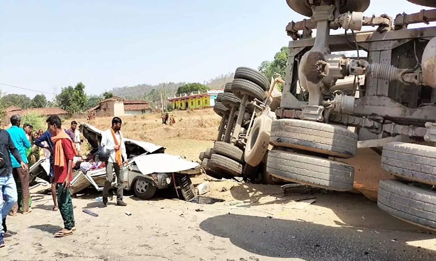 Sidhi Accident: एमपी के सीधी में भीषण सड़क हादसा, बोलेरो पर पलट गया ट्रक, 7 लोगों की मौत, 3 की हालत गंभीर
